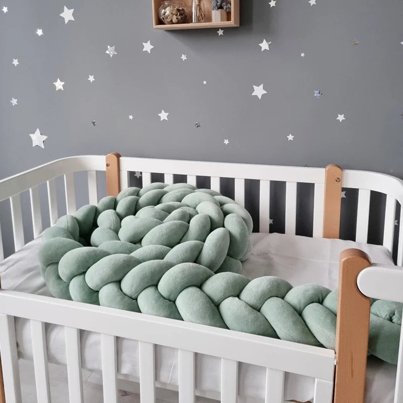 SnugBraid™ – Zachte Gevlochten Ledikantbumper - LittleWonders
